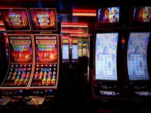 บาคาร่า สล็อต บอล หวย เกมสนุกๆมากมาย